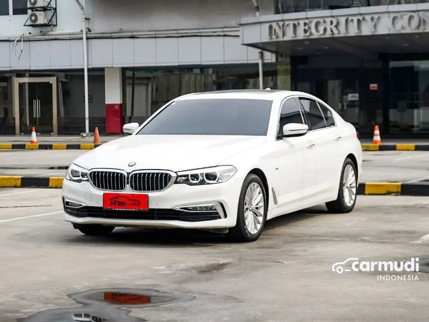 2018 BMW 530i Luxury Sedan