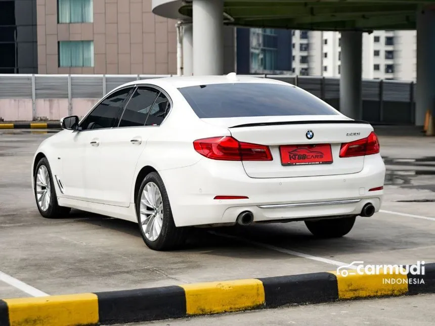 2018 BMW 530i Luxury Sedan