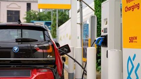 Shell Mulai Bikin SPKLU di Indonesia untuk Isi Daya Baterai Mobil Listrik