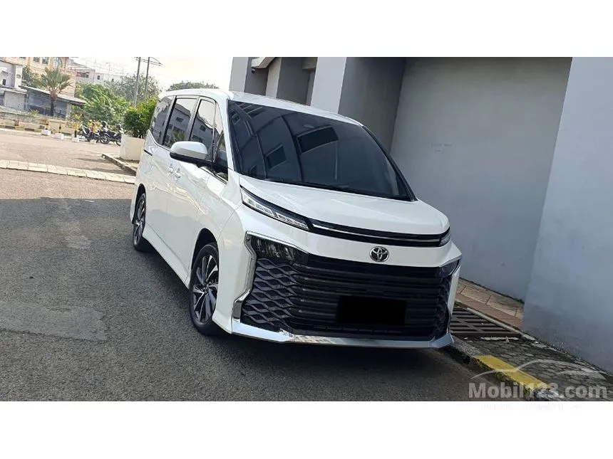 2024 Toyota Voxy (Premium Color) MPV