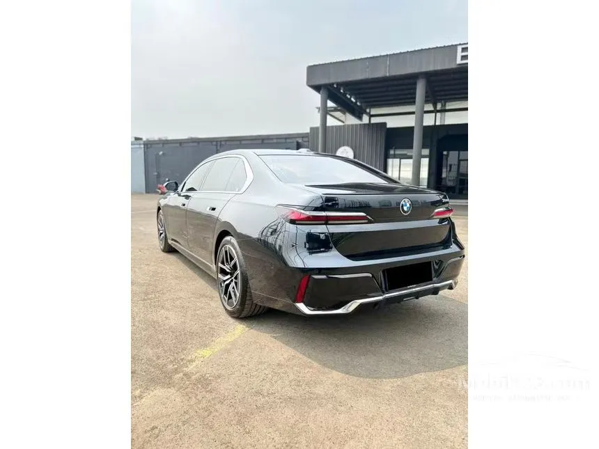 2024 BMW 735i M Sport Sedan