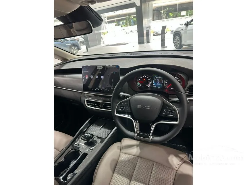 2025 BYD M6 Superior 7 Seater MPV
