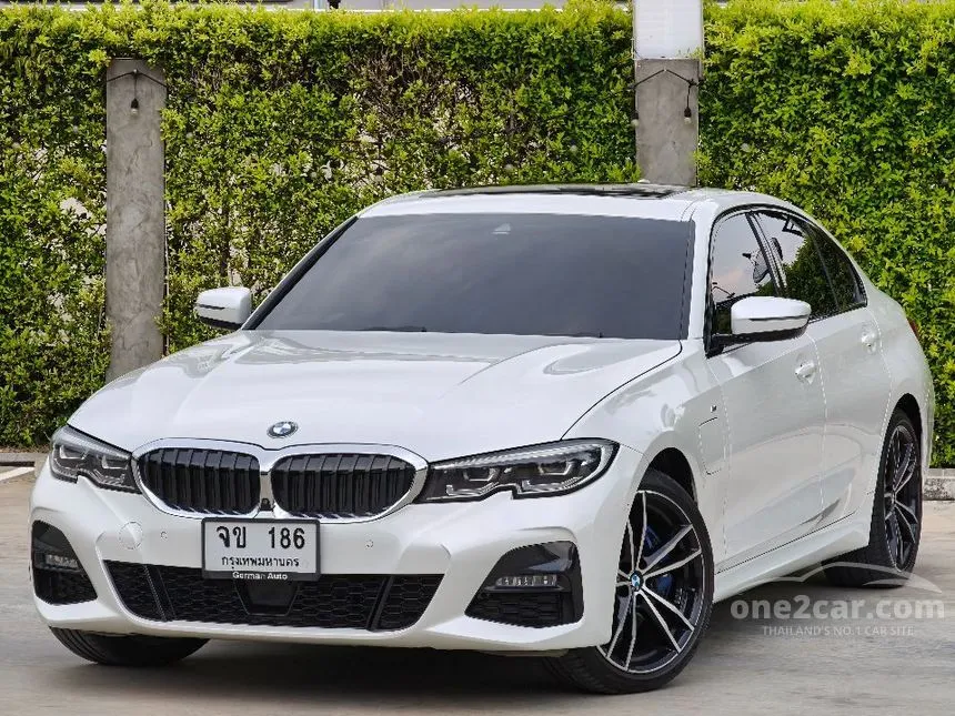 2021 BMW 330e M Sport Sedan