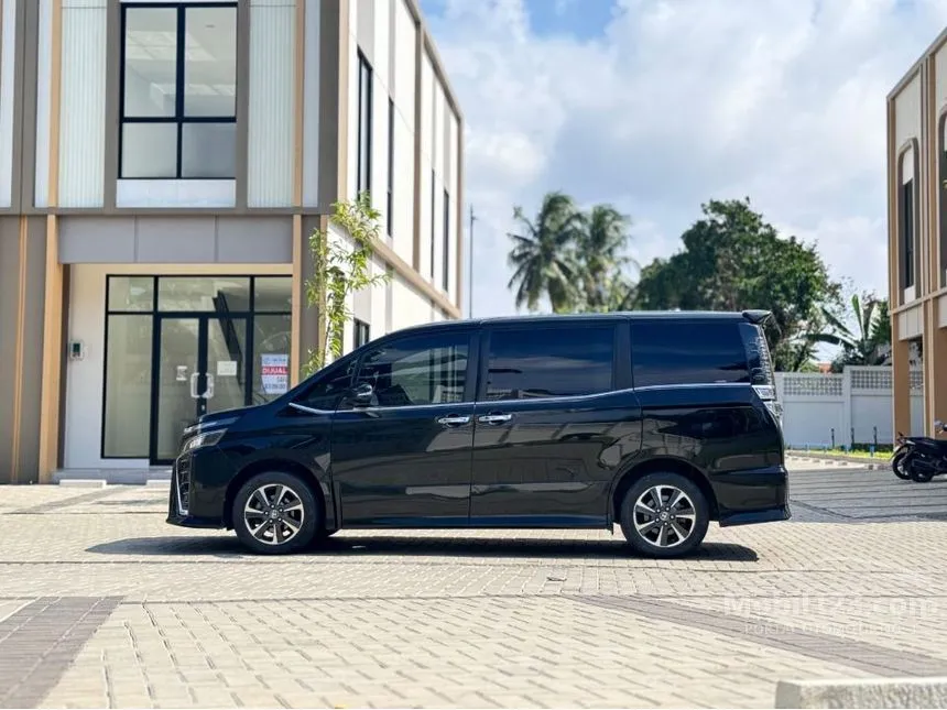 2019 Toyota Voxy MPV