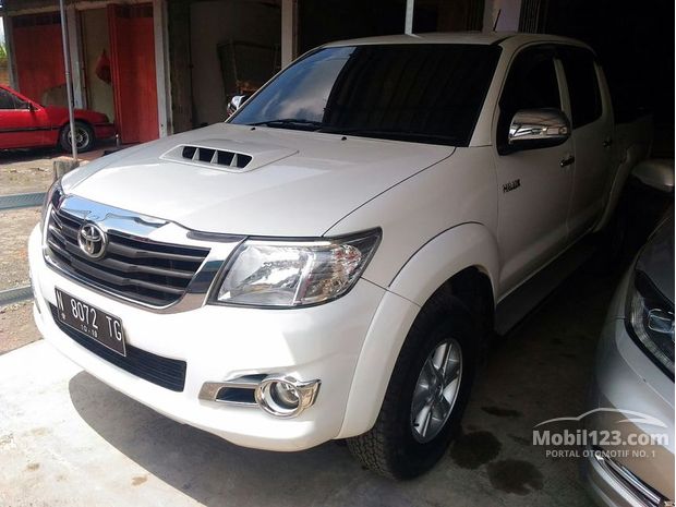 Toyota Hilux Mobil bekas dijual di Jawa-timur Indonesia 