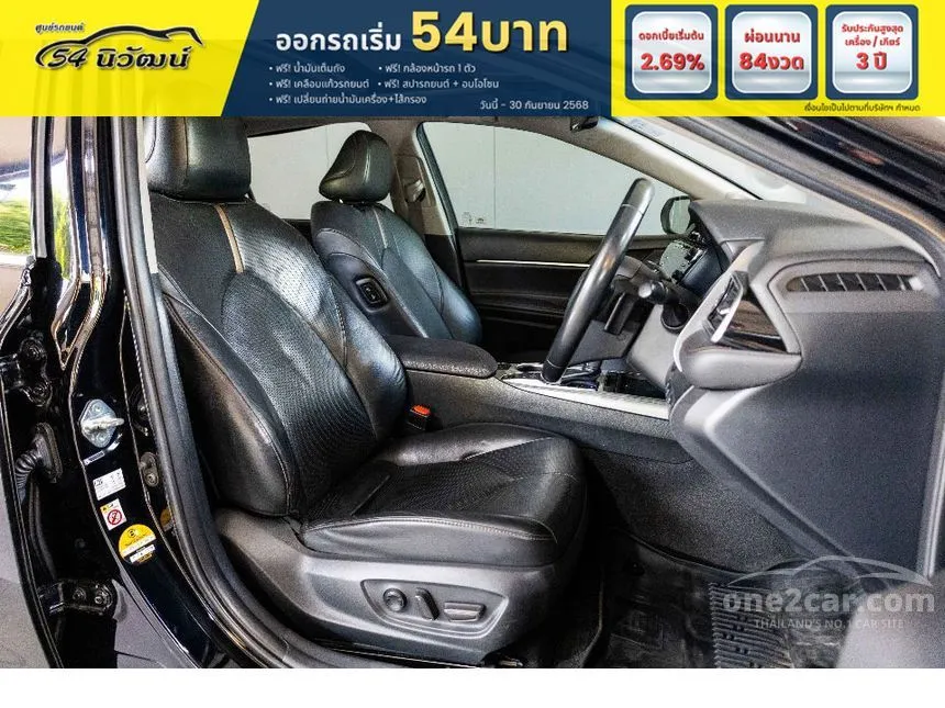 2019 Toyota CAMRY Hybrid Premium Sedan