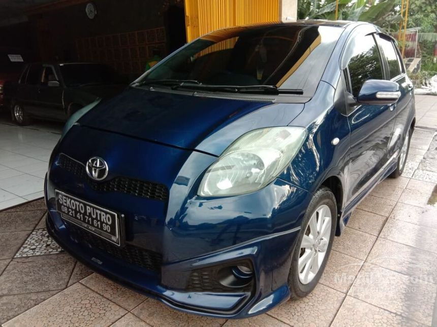 Toyota vitz 2005 год