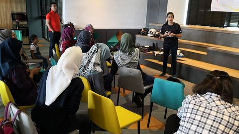 Juwita Holds First Motorsports Seminar For Budding Female Racecar Drivers