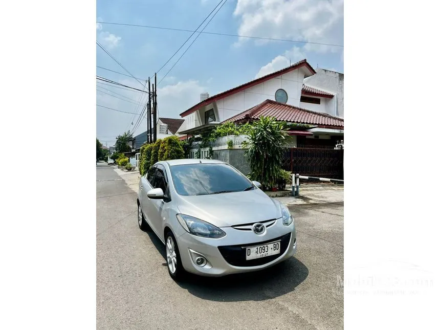 2012 Mazda 2 R Sedan