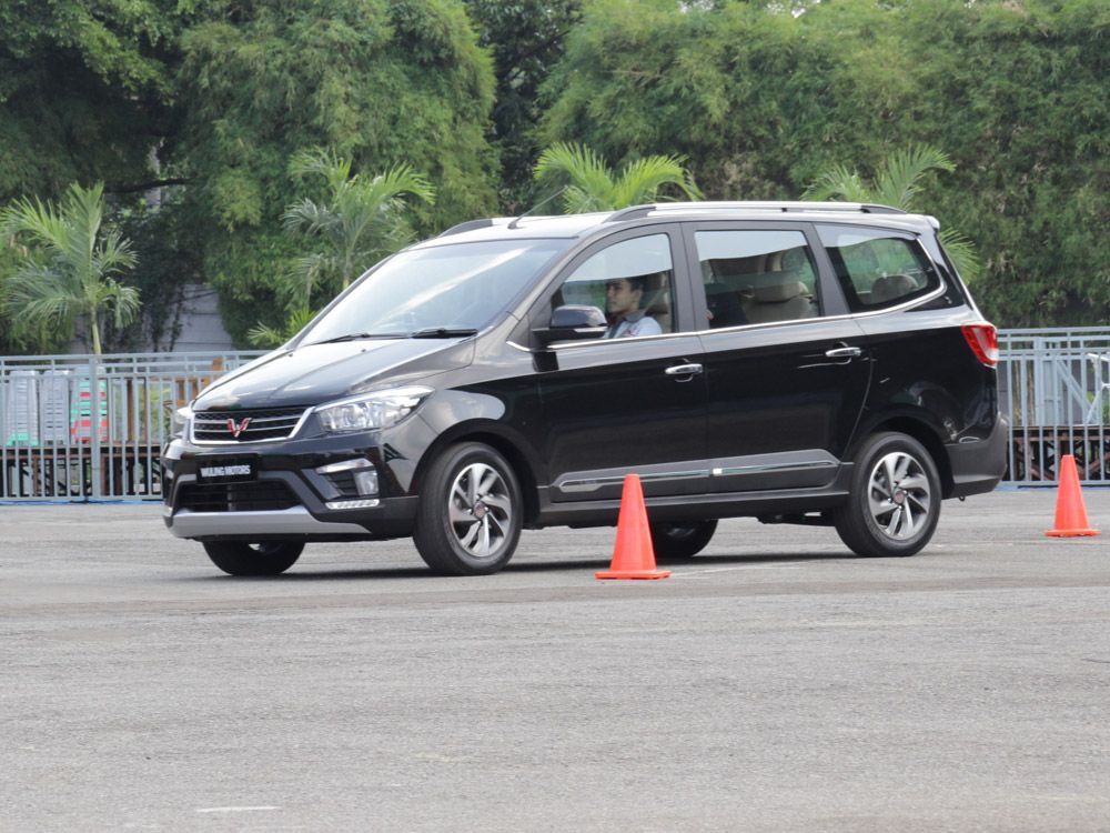 Wuling Confero S Pikat Pengunjung Jakarta Fair Kemayoran 2017