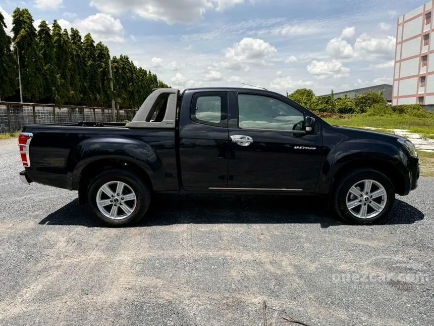 2017 Isuzu D-MAX Vcross Z Space Cab Pickup