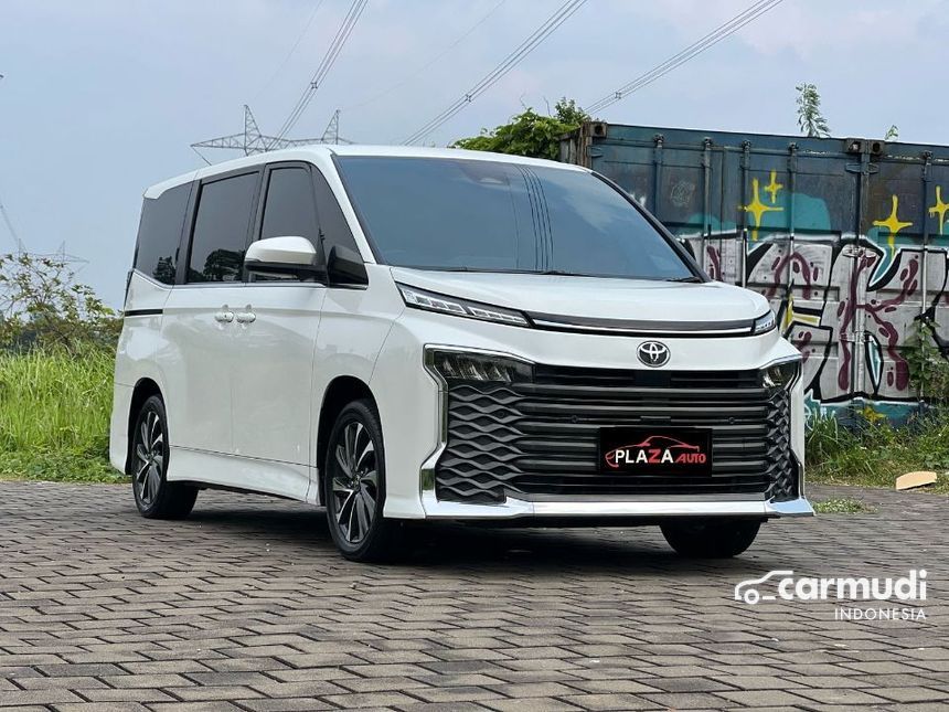 Toyota Voxy 2022 (Premium Color) 2.0 in DKI Jakarta Automatic MPV White ...