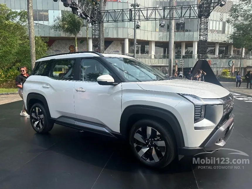 2026 Mitsubishi Destinator Ultimate (Quartz White Pearl) SUV