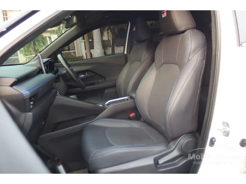 2023 Toyota Yaris Cross S HV (2 Tone) w GR Parts Aero Pkg (Prem Clr) SUV