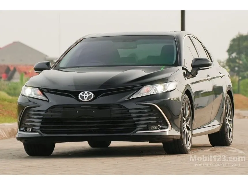 2022 Toyota Camry V (Premium Color) Sedan