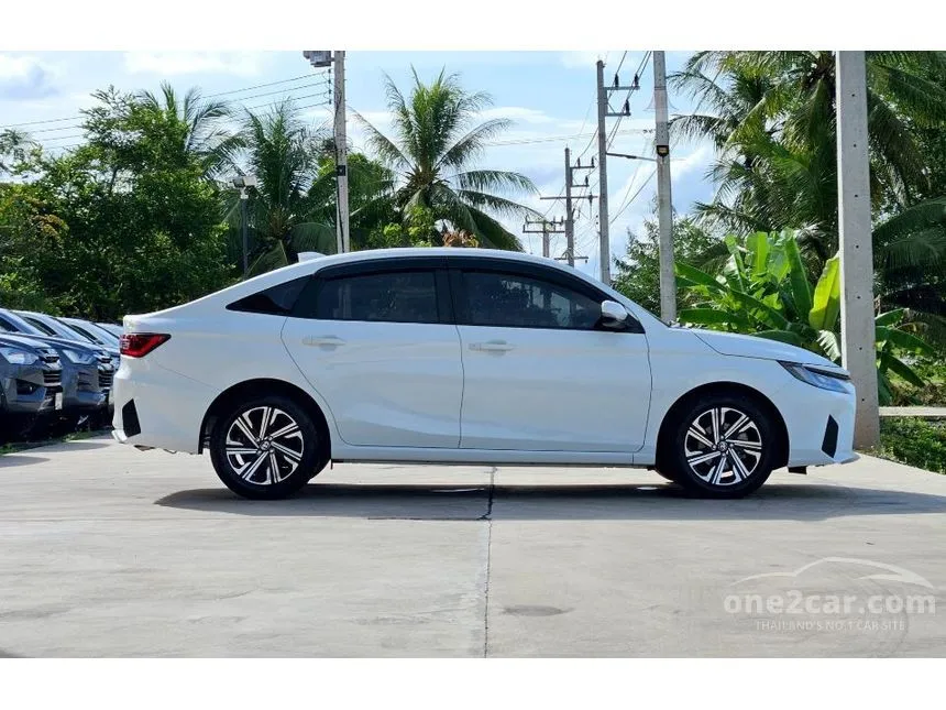 2024 Toyota Yaris Ativ Smart Sedan