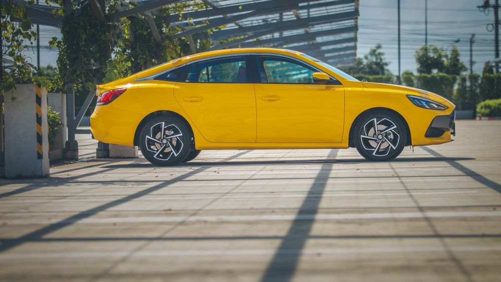 ALL NEW MG 5 ทรงสปอร์ต ช่วงล่างซิ่ง เครื่องอีโคคาร์ - รีวิวรถยนต์