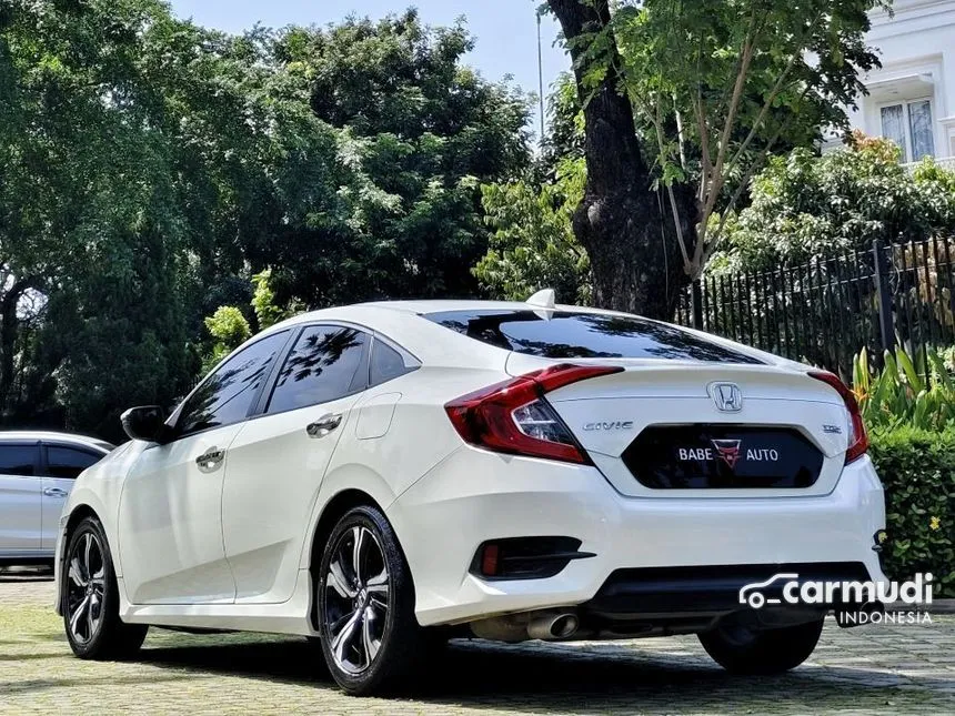 2018 Honda Civic ES Sedan