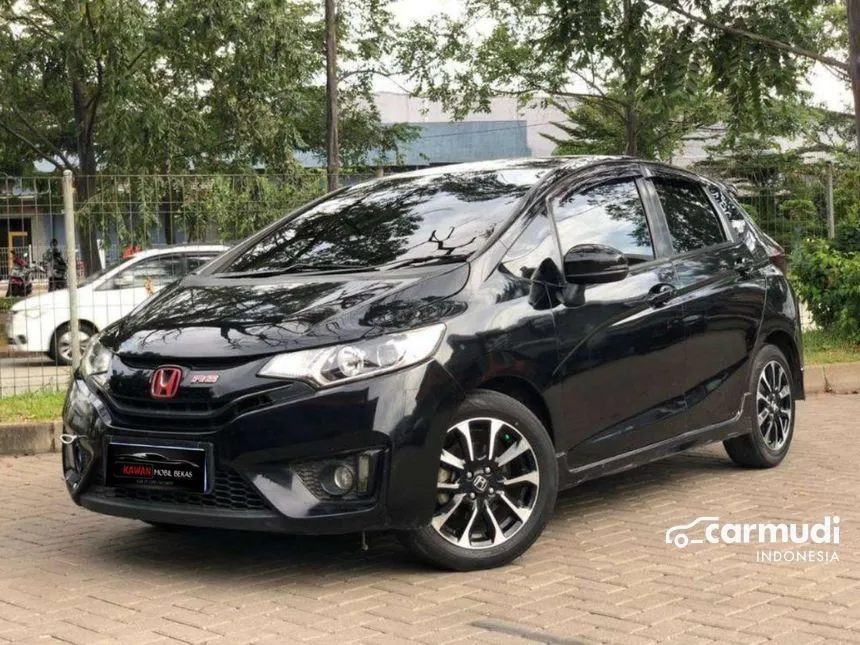 mobil honda jazz hitam