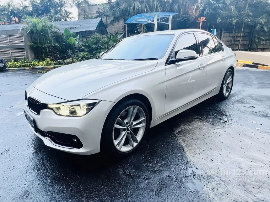 Jual Mobil BMW 320i 2019 Sport Shadow Edition 2.0 di DKI Jakarta ...