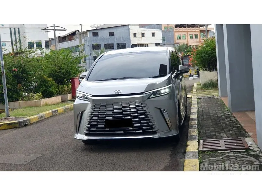 2024 Lexus LM 350h 4 Seater MPV