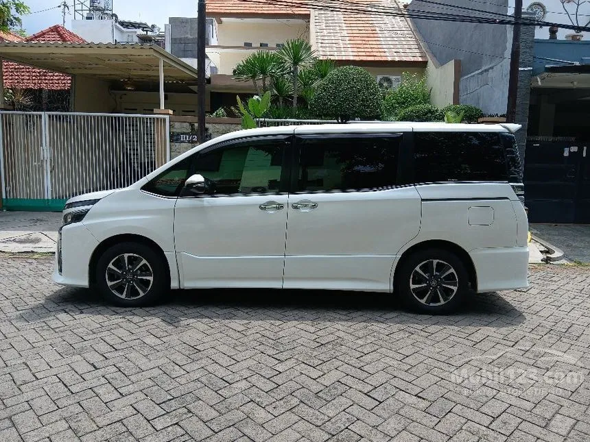 2017 Toyota Voxy MPV