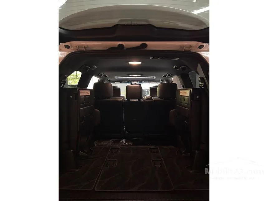 2018 Toyota Land Cruiser 200 VX-R SUV