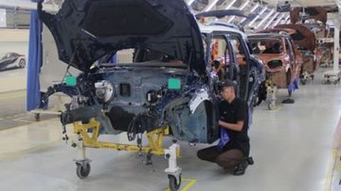 Pabrikan Otomotif Masih Lebih Suka Manusia Ketimbang Robot