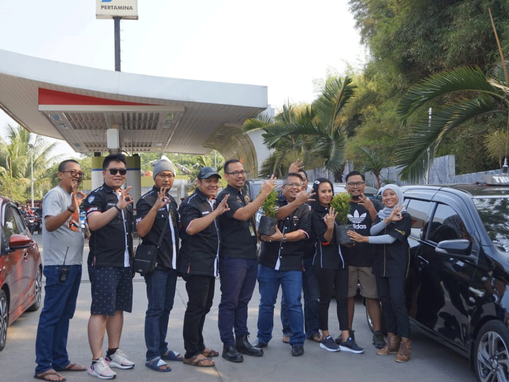 Komunitas Pecinta Mobil Hitam Ini Ingin Sebarkan Semangat ‘Go Green’