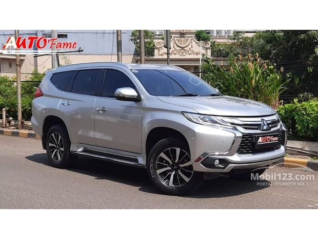 Mitsubishi Pajero  Sport Dakar Ultimate Mobil  bekas  dijual 