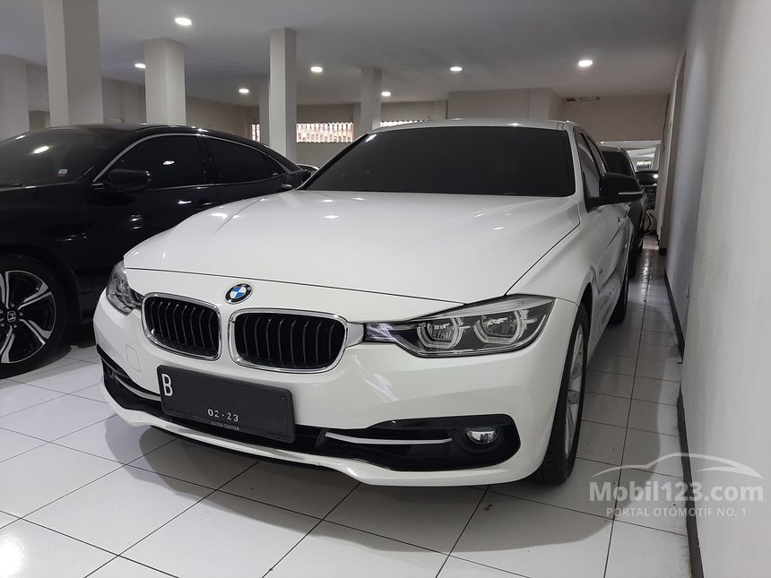 Jual Mobil BMW 320i 2018 Sport 2.0 di Jawa Barat Automatic Sedan Putih ...