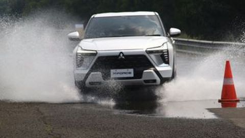 First Drive Mitsubishi XForce: Wet Mode Bukan Cuma Gimik, Perbedaannya Terasa!