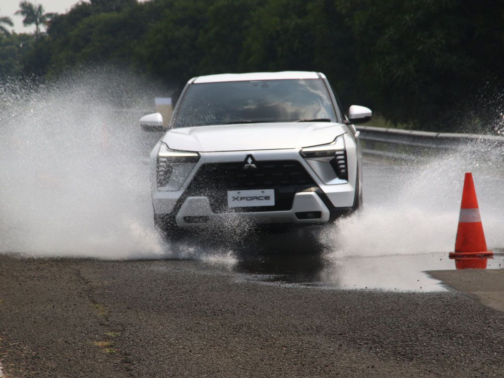 First Drive Mitsubishi XForce: Wet Mode Bukan Cuma Gimik, Perbedaannya Terasa!