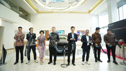 LEPAS Resmikan Showroom Ketiga di Bekasi, Sediakan Layanan Lengkap dan SPKLU Ultra Fast Charging
