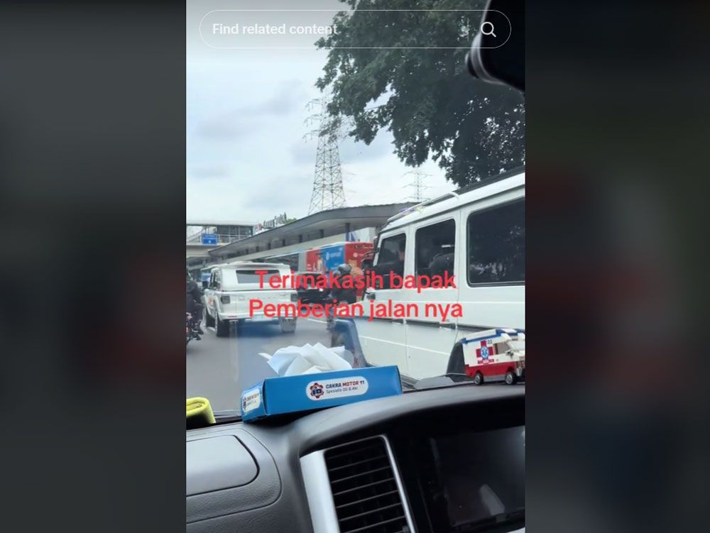 Video Rombongan RI 1 Kasih Jalan Ambulans Viral, Dapat Pujian Warganet