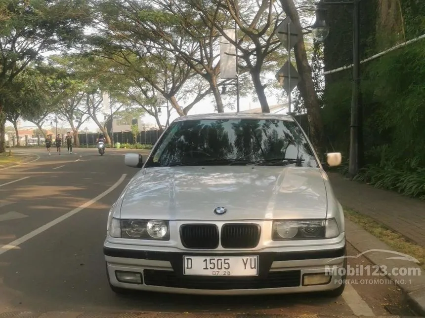 Jual Mobil BMW 318i 1997 E36 1.8 Manual 1.8 di Jawa Barat Manual Sedan Silver Rp 67.000.000