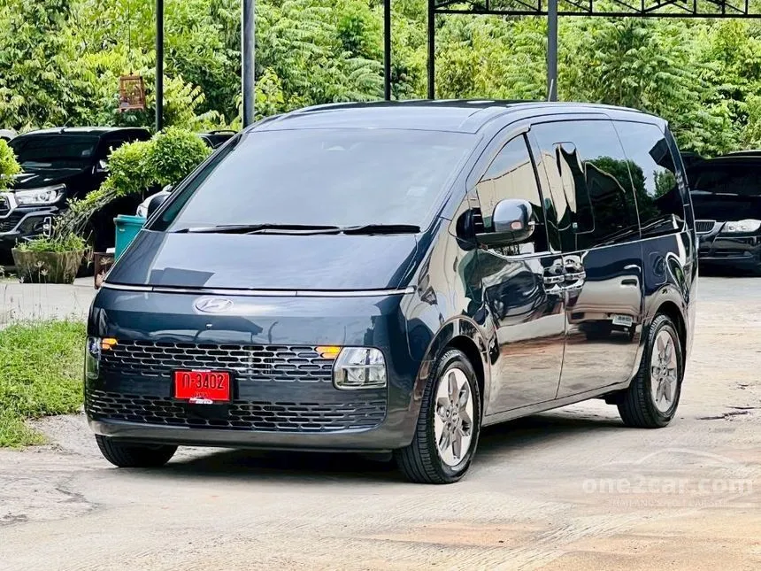 2022 Hyundai Staria SEL Van