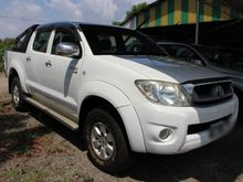 2011 Toyota Hilux 2.5 G Pickup Truck (A)