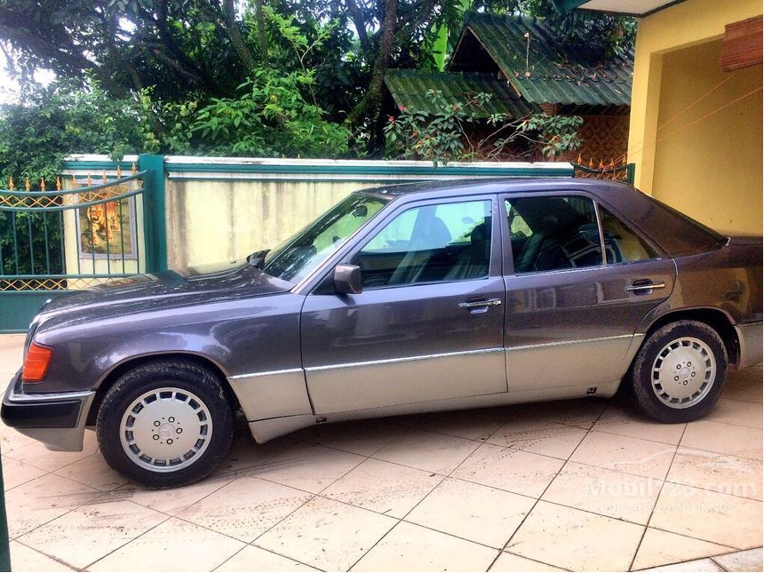Jual Mobil Mercedes-Benz E320 1993 W124 3.2 Manual 3.2 di Jawa Barat ...