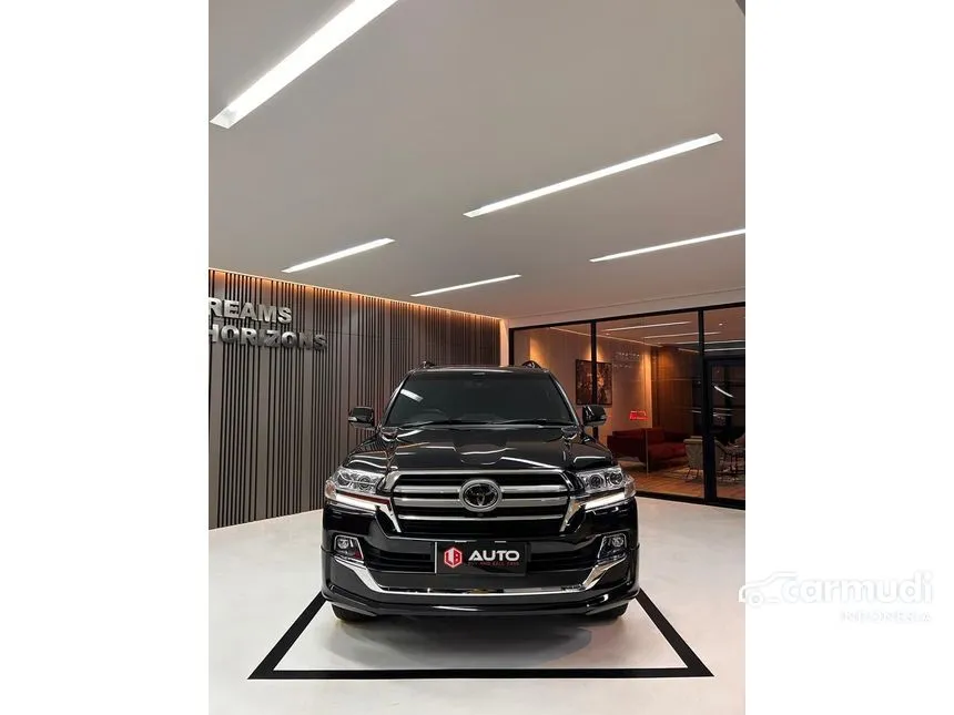 2019 Toyota Land Cruiser 200 VX-R SUV