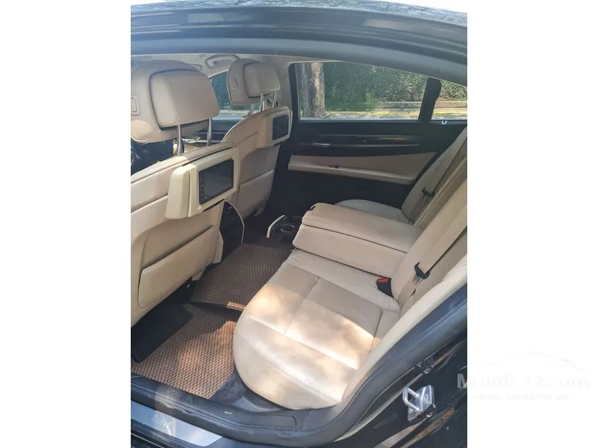 2010 BMW 730Li Comfort Sedan