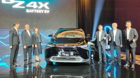 Mobil Listrik Toyota bZ4X Dijual di Indonesia! Penasaran Harganya?