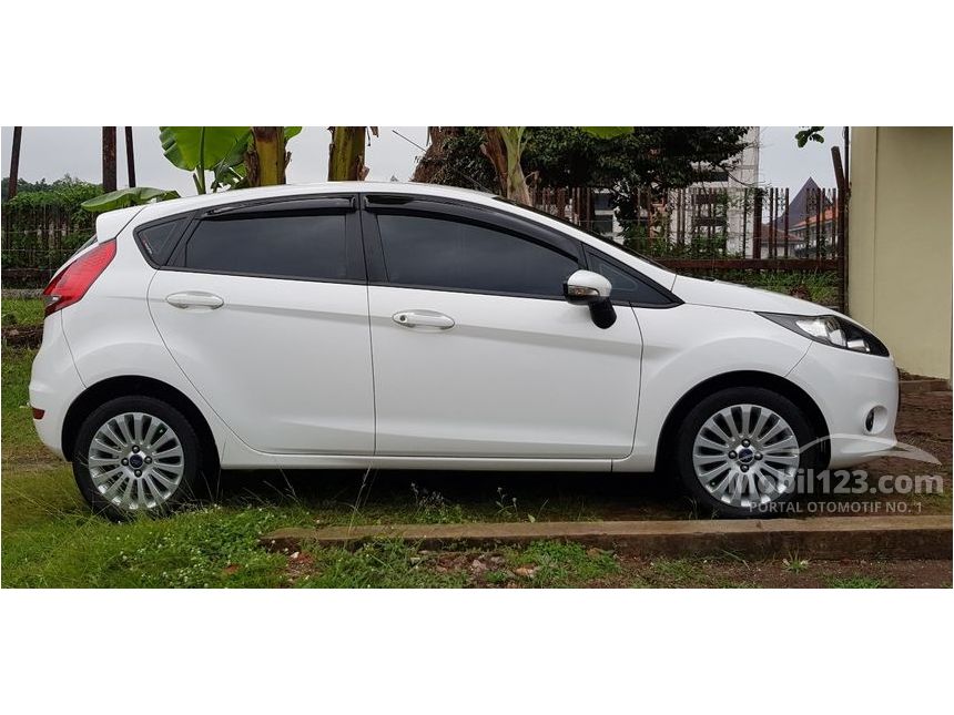 Jual Mobil Ford Fiesta 2013 Trend 1.4 di Jawa Timur Manual 