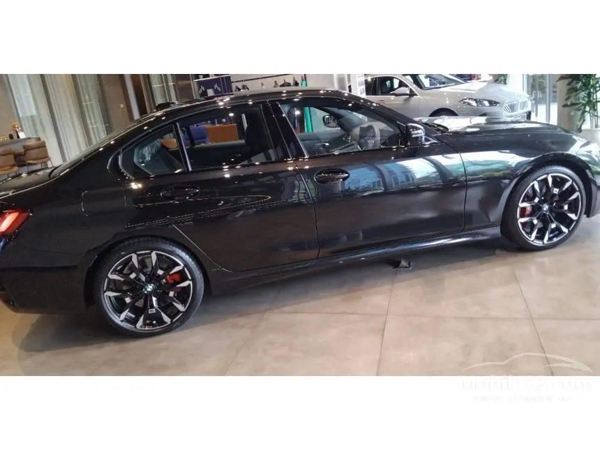 2025 BMW 330i M Sport Pro Sedan