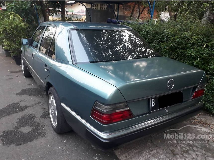 1987 Mercedes-Benz 300E Sedan
