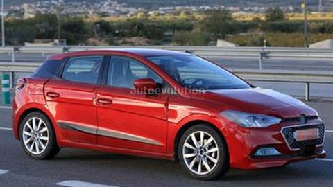 Kamuflase SEAT Dengan Bodi Hyundai i20 Terlihat Aneh
