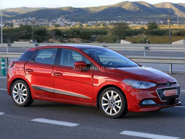 Kamuflase SEAT Dengan Bodi Hyundai i20 Terlihat Aneh