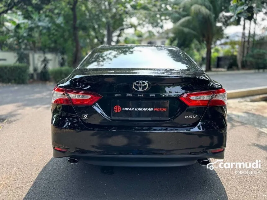 2021 Toyota Camry V Sedan