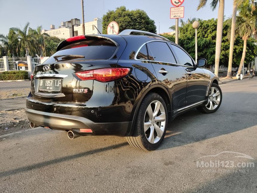 Infiniti fx37 2012 год