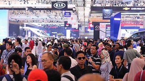 Kurs Rupiah Terkini Lebih Menakutkan Bagi Pabrikan Ketimbang Suku Bunga Kredit